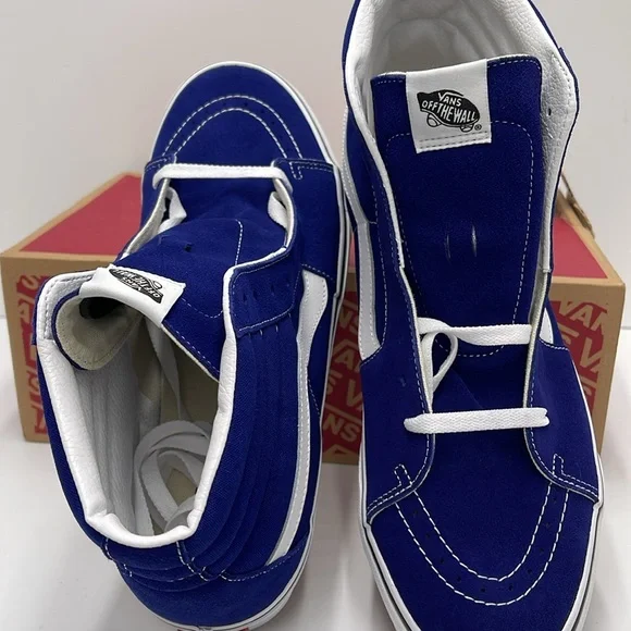 Vans Men’s Sk8-Hi Color Theory Beacon Blue
VN000D5IBYM
Sneakers - Picture 12 of 16